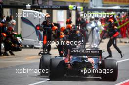 Fernando Alonso (ESP) McLaren MCL32 pit stop. 11.06.2017. Formula 1 World Championship, Rd 7, Canadian Grand Prix, Montreal, Canada, Race Day.