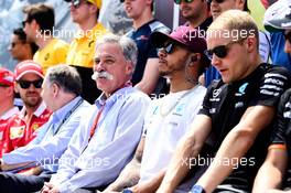 Lewis Hamilton (GBR) Mercedes AMG F1 with Chase Carey (USA) Formula One Group Chairman. 11.06.2017. Formula 1 World Championship, Rd 7, Canadian Grand Prix, Montreal, Canada, Race Day.