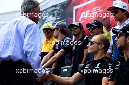 Chase Carey (USA) Formula One Group Chairman with Valtteri Bottas (FIN) Mercedes AMG F1. 11.06.2017. Formula 1 World Championship, Rd 7, Canadian Grand Prix, Montreal, Canada, Race Day.