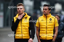 (L to R): Sergey Sirotkin (RUS) Renault Sport F1 Team Third Driver with Jolyon Palmer (GBR) Renault Sport F1 Team. 07.04.2017. Formula 1 World Championship, Rd 2, Chinese Grand Prix, Shanghai, China, Practice Day.