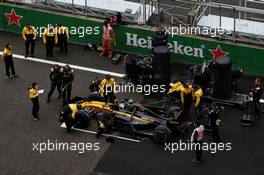 Jolyon Palmer (GBR) Renault Sport F1 Team RS17 on the grid. 09.04.2017. Formula 1 World Championship, Rd 2, Chinese Grand Prix, Shanghai, China, Race Day.