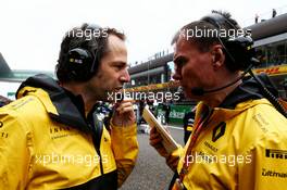 (L to R): Ciaron Pilbeam (GBR) Renault Sport F1 Team Chief Race Engineer with Alan Permane (GBR) Renault Sport F1 Team Trackside Operations Director on the grid. 09.04.2017. Formula 1 World Championship, Rd 2, Chinese Grand Prix, Shanghai, China, Race Day.