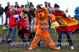 Fans and a Max Verstappen (NLD) Red Bull Racing lion. 09.04.2017. Formula 1 World Championship, Rd 2, Chinese Grand Prix, Shanghai, China, Race Day.