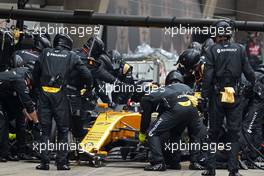 Nico Hulkenberg (GER) Renault Sport F1 Team  09.04.2017. Formula 1 World Championship, Rd 2, Chinese Grand Prix, Shanghai, China, Race Day.