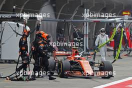 Stoffel Vandoorne (BEL) McLaren F1  09.04.2017. Formula 1 World Championship, Rd 2, Chinese Grand Prix, Shanghai, China, Race Day.