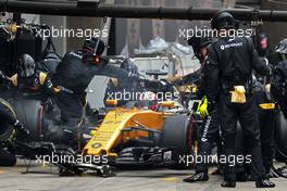Nico Hulkenberg (GER) Renault Sport F1 Team during pitstop 09.04.2017. Formula 1 World Championship, Rd 2, Chinese Grand Prix, Shanghai, China, Race Day.