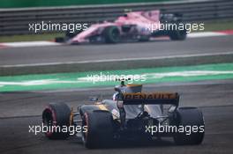 Jolyon Palmer (GBR) Renault Sport F1 Team RS17 spins. 09.04.2017. Formula 1 World Championship, Rd 2, Chinese Grand Prix, Shanghai, China, Race Day.