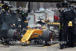 Nico Hulkenberg (GER) Renault Sport F1 Team during pitstop 09.04.2017. Formula 1 World Championship, Rd 2, Chinese Grand Prix, Shanghai, China, Race Day.