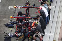 Max Verstappen (NLD) Red Bull Racing RB13 makes a pit stop. 09.04.2017. Formula 1 World Championship, Rd 2, Chinese Grand Prix, Shanghai, China, Race Day.