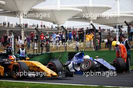 Antonio Giovinazzi (ITA) Sauber C36 crashes during qualifying. 08.04.2017. Formula 1 World Championship, Rd 2, Chinese Grand Prix, Shanghai, China, Qualifying Day.
