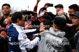 Felipe Massa (BRA) Williams signs autographs for the fans. 06.04.2017. Formula 1 World Championship, Rd 2, Chinese Grand Prix, Shanghai, China, Preparation Day.