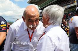 (L to R): Peter Sauber (SUI) Former Sauber Owner with Bernie Ecclestone (GBR) on the grid. 14.05.2017. Formula 1 World Championship, Rd 5, Spanish Grand Prix, Barcelona, Spain, Race Day.