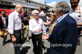 (L to R): Peter Sauber (SUI) Former Sauber Owner with Bernie Ecclestone (GBR) and Jean Todt (FRA) FIA President on the grid. 14.05.2017. Formula 1 World Championship, Rd 5, Spanish Grand Prix, Barcelona, Spain, Race Day.