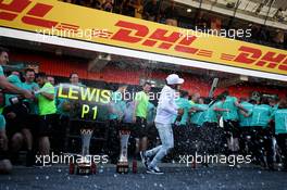 Race winner Lewis Hamilton (GBR) Mercedes AMG F1 celebrates with the team. 14.05.2017. Formula 1 World Championship, Rd 5, Spanish Grand Prix, Barcelona, Spain, Race Day.