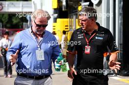 Otmar Szafnauer (USA) Sahara Force India F1 Chief Operating Officer (Right). 14.05.2017. Formula 1 World Championship, Rd 5, Spanish Grand Prix, Barcelona, Spain, Race Day.