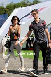Romain Grosjean (FRA) Haas F1 Team with his wife Marion Jolles Grosjean (FRA) TF1 TV Presenter. 14.05.2017. Formula 1 World Championship, Rd 5, Spanish Grand Prix, Barcelona, Spain, Race Day.