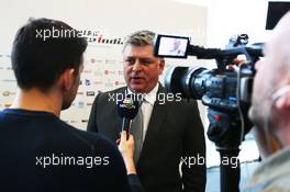 Otmar Szafnauer (USA) Sahara Force India F1 Chief Operating Officer with the media. 22.02.2017. Sahara Force India F1 VJM10 Launch, Silverstone, England.