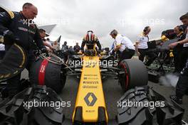 Nico Hulkenberg (GER) Renault Sport F1 Team  16.07.2017. Formula 1 World Championship, Rd 10, British Grand Prix, Silverstone, England, Race Day.