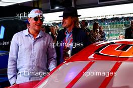 (L to R): Woody Harrelson (USA) Actor with Owen Wilson (USA) Actor. 16.07.2017. Formula 1 World Championship, Rd 10, British Grand Prix, Silverstone, England, Race Day.