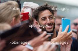 Daniel Ricciardo (AUS) Red Bull Racing with fans. 13.07.2017. Formula 1 World Championship, Rd 10, British Grand Prix, Silverstone, England, Preparation Day.