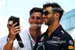 Daniel Ricciardo (AUS) Red Bull Racing with a fan. 28.07.2017. Formula 1 World Championship, Rd 11, Hungarian Grand Prix, Budapest, Hungary, Practice Day.