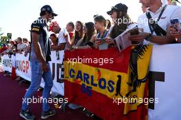 Carlos Sainz Jr (ESP) Scuderia Toro Rosso with fans. 29.07.2017. Formula 1 World Championship, Rd 11, Hungarian Grand Prix, Budapest, Hungary, Qualifying Day.