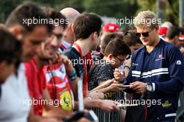 Marcus Ericsson (SWE) Sauber F1 Team signs autographs for the fans. 01.09.2017. Formula 1 World Championship, Rd 13, Italian Grand Prix, Monza, Italy, Practice Day.