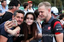 Kevin Magnussen (DEN) Haas F1 Team with fans. 01.09.2017. Formula 1 World Championship, Rd 13, Italian Grand Prix, Monza, Italy, Practice Day.