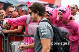 Fernando Alonso (ESP) McLaren with Pink Panther fans. 01.09.2017. Formula 1 World Championship, Rd 13, Italian Grand Prix, Monza, Italy, Practice Day.