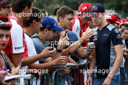 Daniil Kvyat (RUS) Scuderia Toro Rosso with fans. 01.09.2017. Formula 1 World Championship, Rd 13, Italian Grand Prix, Monza, Italy, Practice Day.