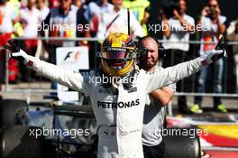 Race winner Lewis Hamilton (GBR) Mercedes AMG F1 W08 celebrates in parc ferme. 03.09.2017. Formula 1 World Championship, Rd 13, Italian Grand Prix, Monza, Italy, Race Day.