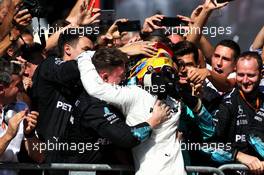 Race winner Lewis Hamilton (GBR) Mercedes AMG F1 celebrates with the team in parc ferme. 03.09.2017. Formula 1 World Championship, Rd 13, Italian Grand Prix, Monza, Italy, Race Day.