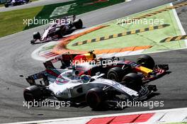Felipe Massa (BRA) Williams FW40 and Max Verstappen (NLD) Red Bull Racing RB13 make contact. 03.09.2017. Formula 1 World Championship, Rd 13, Italian Grand Prix, Monza, Italy, Race Day.