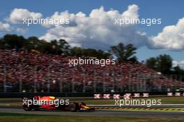 Daniel Ricciardo (AUS) Red Bull Racing RB13. 03.09.2017. Formula 1 World Championship, Rd 13, Italian Grand Prix, Monza, Italy, Race Day.