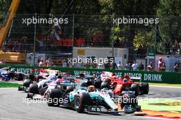Lewis Hamilton (GBR) Mercedes AMG F1 W08 leads at the start of the race. 03.09.2017. Formula 1 World Championship, Rd 13, Italian Grand Prix, Monza, Italy, Race Day.