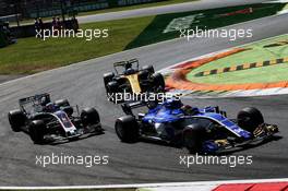 Romain Grosjean (FRA) Haas F1 Team VF-17, Pascal Wehrlein (GER) Sauber C36, and Jolyon Palmer (GBR) Renault Sport F1 Team RS17, battle for position. 03.09.2017. Formula 1 World Championship, Rd 13, Italian Grand Prix, Monza, Italy, Race Day.
