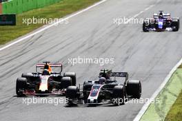 Kevin Magnussen (DEN) Haas VF-17 and Daniel Ricciardo (AUS) Red Bull Racing RB13 battle for position. 03.09.2017. Formula 1 World Championship, Rd 13, Italian Grand Prix, Monza, Italy, Race Day.
