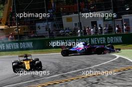 Nico Hulkenberg (GER) Renault Sport F1 Team RS17 and Carlos Sainz Jr (ESP) Scuderia Toro Rosso STR12 running wide. 03.09.2017. Formula 1 World Championship, Rd 13, Italian Grand Prix, Monza, Italy, Race Day.