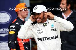 Lewis Hamilton (GBR) Mercedes AMG F1 celebrates his 69th pole position in qualifying parc ferme. 02.09.2017. Formula 1 World Championship, Rd 13, Italian Grand Prix, Monza, Italy, Qualifying Day.