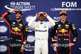 Qualifying top three in parc ferme (L to R): Daniel Ricciardo (AUS) Red Bull Racing, second; Lewis Hamilton (GBR) Mercedes AMG F1, pole position; Max Verstappen (NLD) Red Bull Racing, third. 02.09.2017. Formula 1 World Championship, Rd 13, Italian Grand Prix, Monza, Italy, Qualifying Day.