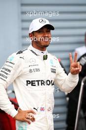 Lewis Hamilton (GBR) Mercedes AMG F1 celebrates his 69th pole position in qualifying parc ferme. 02.09.2017. Formula 1 World Championship, Rd 13, Italian Grand Prix, Monza, Italy, Qualifying Day.