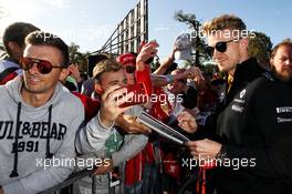 Nico Hulkenberg (GER) Renault Sport F1 Team signs autographs for the fans. 03.09.2017. Formula 1 World Championship, Rd 13, Italian Grand Prix, Monza, Italy, Race Day.