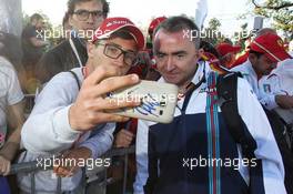 Paddy Lowe (GBR) Williams Chief Technical Officer with fans. 03.09.2017. Formula 1 World Championship, Rd 13, Italian Grand Prix, Monza, Italy, Race Day.