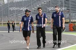 Sergio Perez (MEX) Sahara Force India F1 walks the circuit with the team. 31.08.2017. Formula 1 World Championship, Rd 13, Italian Grand Prix, Monza, Italy, Preparation Day.