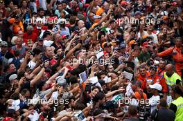 Lewis Hamilton (GBR) Mercedes AMG F1 signs autographs for the fans. 31.08.2017. Formula 1 World Championship, Rd 13, Italian Grand Prix, Monza, Italy, Preparation Day.