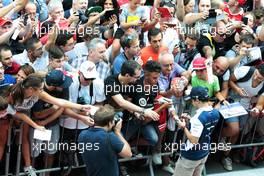 Felipe Massa (BRA) Williams signs autographs for the fans. 31.08.2017. Formula 1 World Championship, Rd 13, Italian Grand Prix, Monza, Italy, Preparation Day.