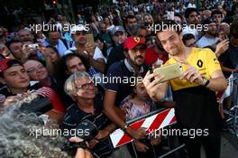 Jolyon Palmer (GBR) Renault Sport F1 Team with fans at a drivers' parade in Milan. 31.08.2017. Formula 1 World Championship, Rd 13, Italian Grand Prix, Monza, Italy, Preparation Day.