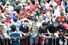 Lance Stroll (CDN) Williams signs autographs for the fans. 31.08.2017. Formula 1 World Championship, Rd 13, Italian Grand Prix, Monza, Italy, Preparation Day.