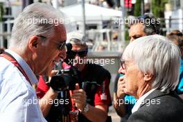 (L to R): Piero Ferrari (ITA) Ferrari Vice-President with Bernie Ecclestone (GBR). 26.05.2017. Formula 1 World Championship, Rd 6, Monaco Grand Prix, Monte Carlo, Monaco, Friday.