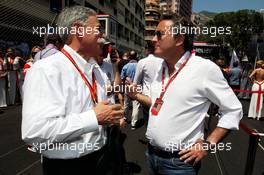 (L to R): Chase Carey (USA) Formula One Group Chairman with Alejandro Agag (ESP) Formula E Holdings CEO on the grid. 28.05.2017. Formula 1 World Championship, Rd 6, Monaco Grand Prix, Monte Carlo, Monaco, Race Day.